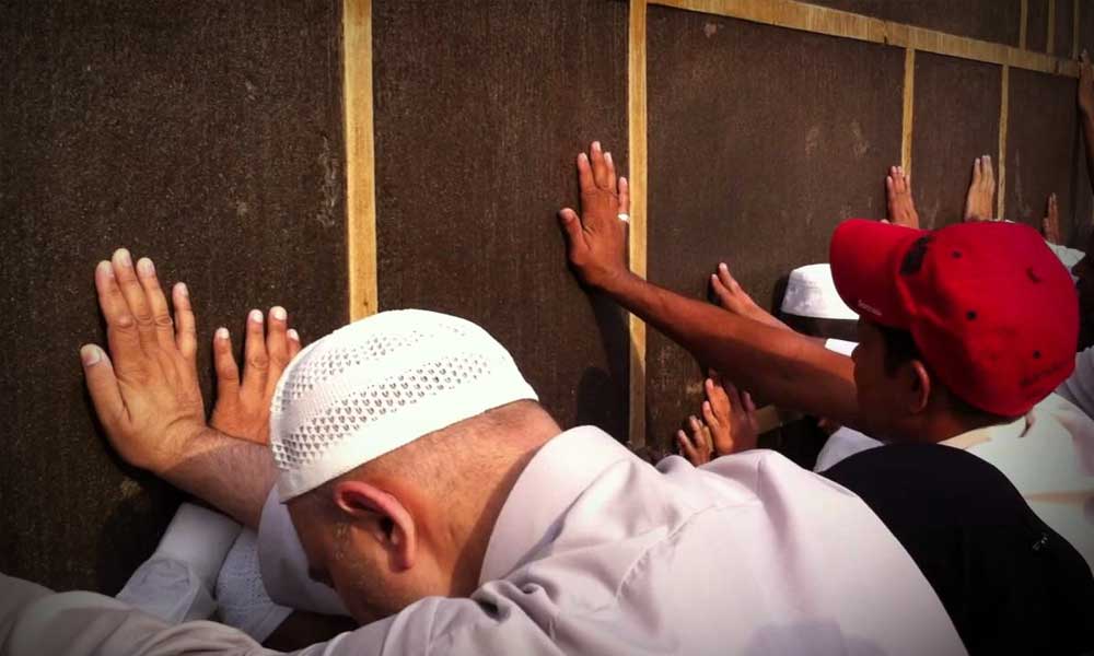 البكاء عند الكعبة في المنام للمتزوجة